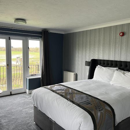 Dolphin Hotel Cambridge เซนต์ไอฟส์ ภายนอก รูปภาพ