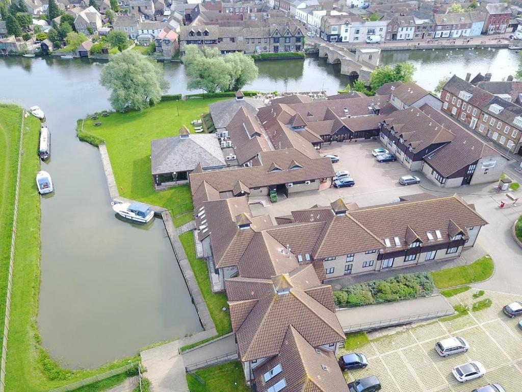 Dolphin Hotel Cambridge เซนต์ไอฟส์ ภายนอก รูปภาพ