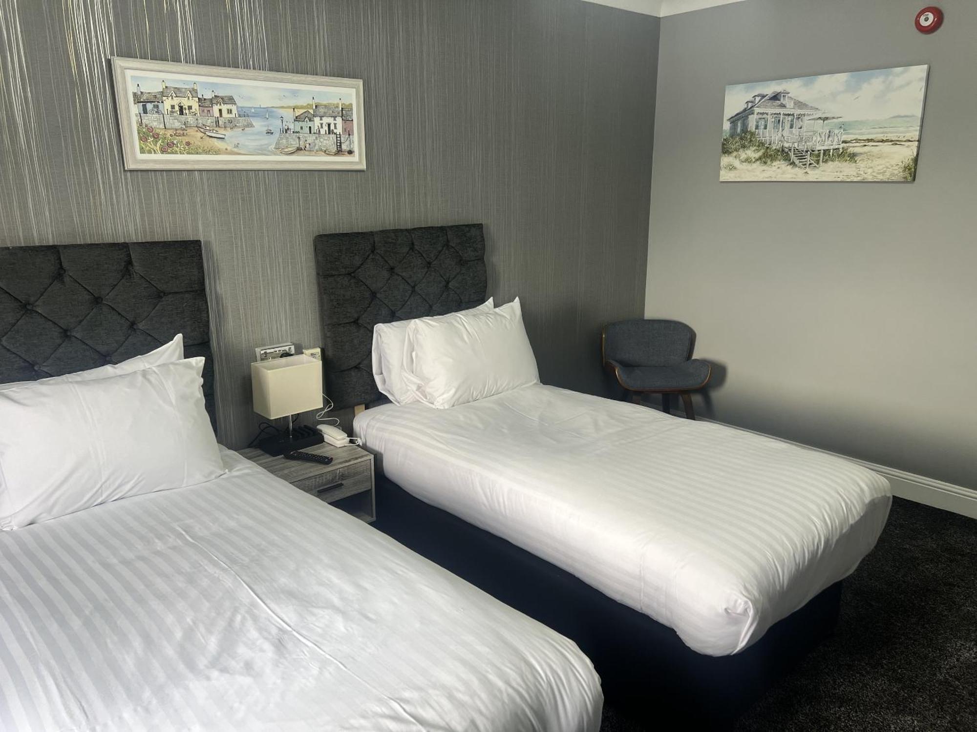 Dolphin Hotel Cambridge เซนต์ไอฟส์ ภายนอก รูปภาพ