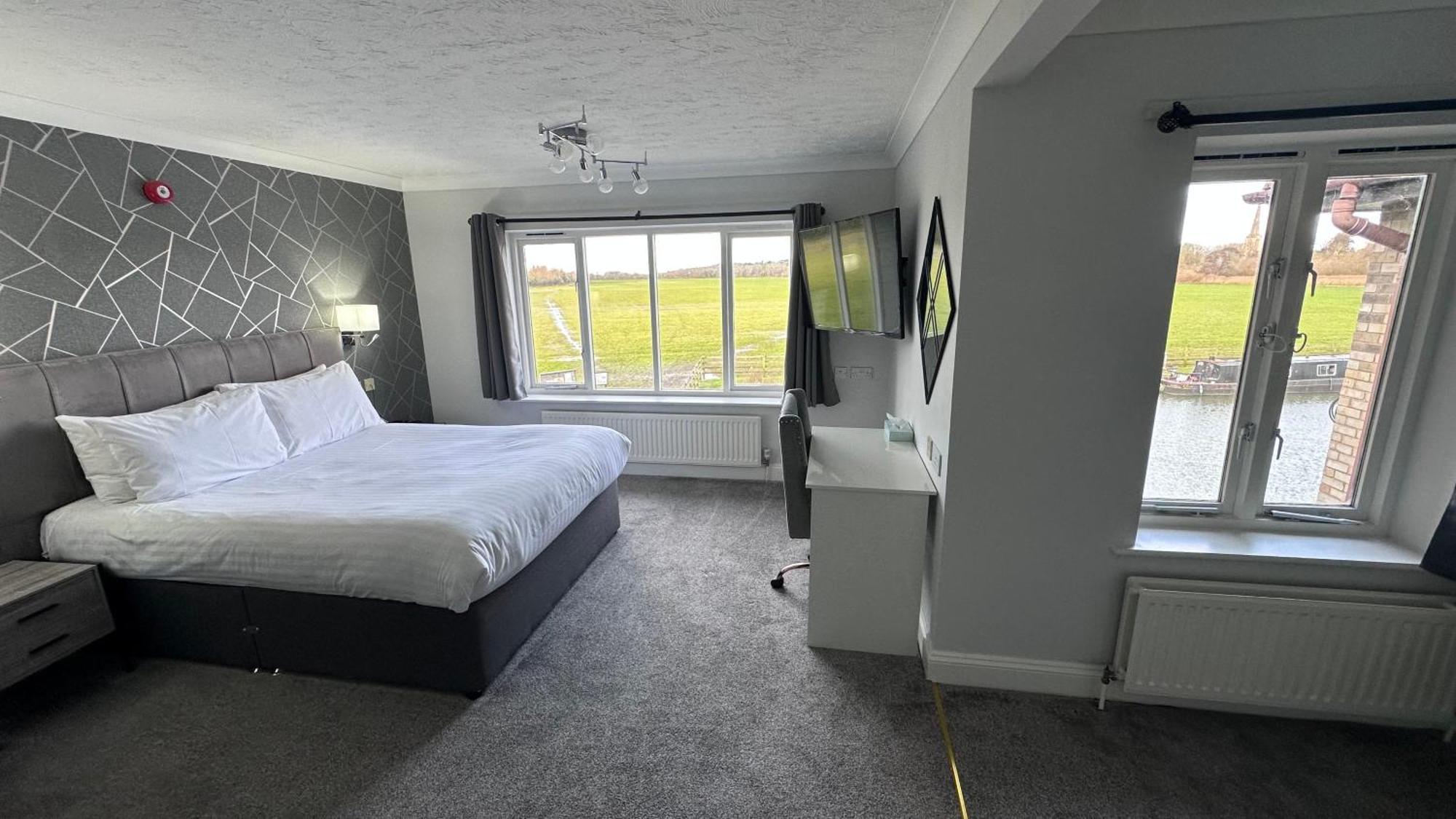 Dolphin Hotel Cambridge เซนต์ไอฟส์ ภายนอก รูปภาพ