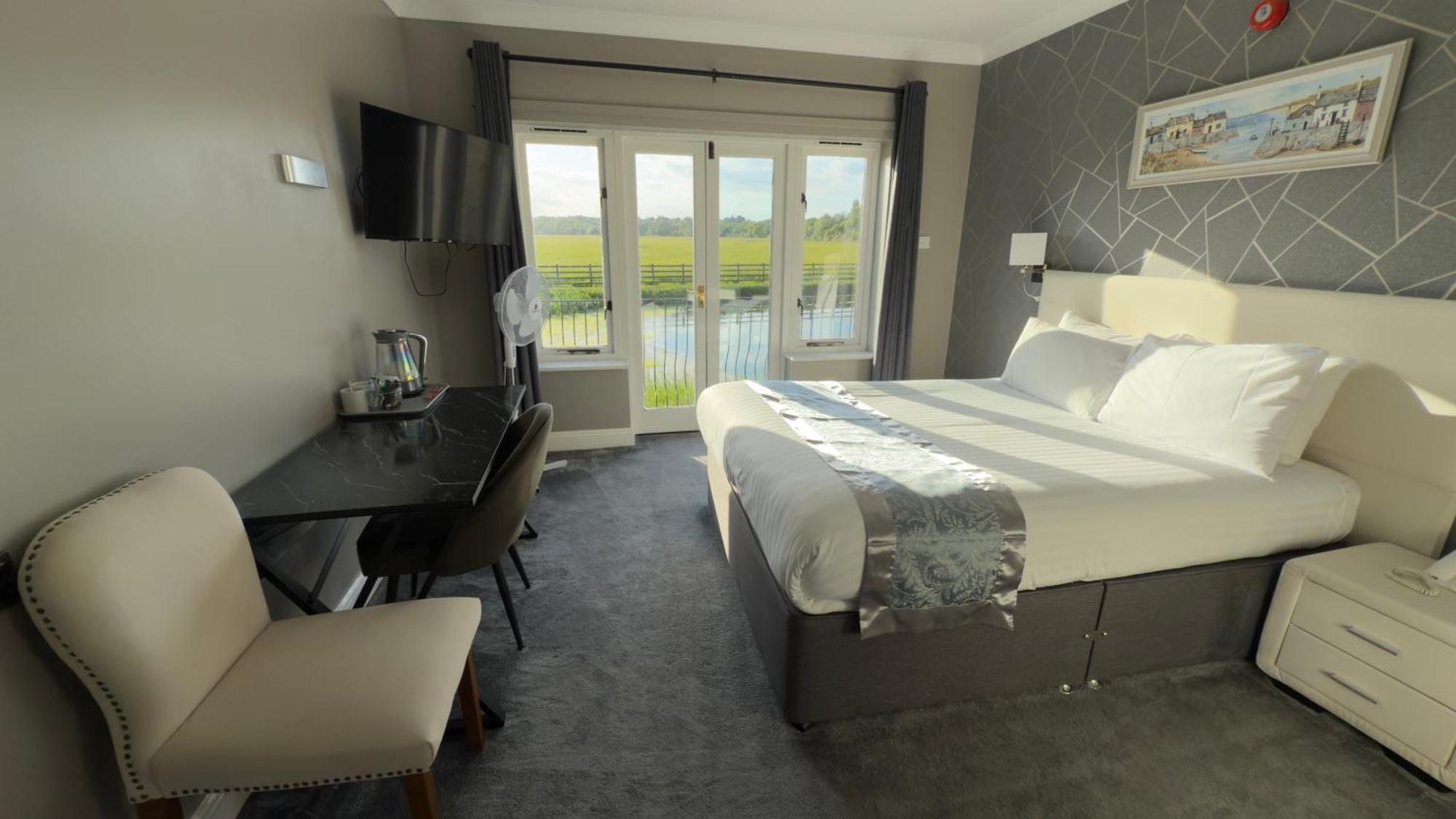 Dolphin Hotel Cambridge เซนต์ไอฟส์ ภายนอก รูปภาพ